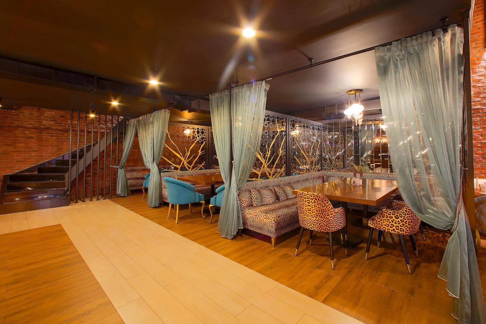 Ramada By Wyndham Istanbul Merter Exterior foto Interior of the restaurant